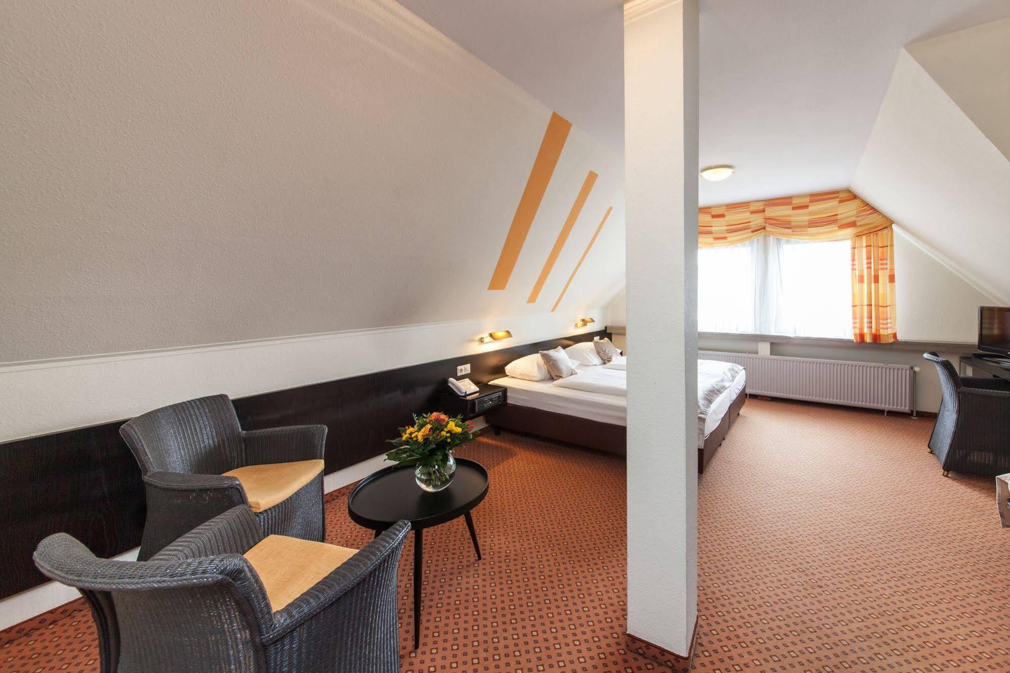 Hotel Strohgaeu Korntal-Muenchingen Exterior photo